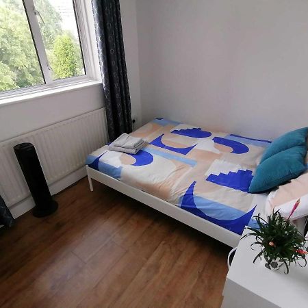 White City Apartment, Your London Stay Exterior photo